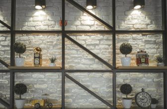 natural vs artificial lighting